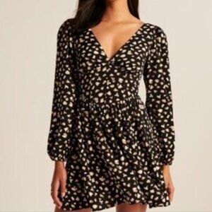 Abercrombie & Fitch Mini Dress Long Sleeve V-Neck Black and Beige Print